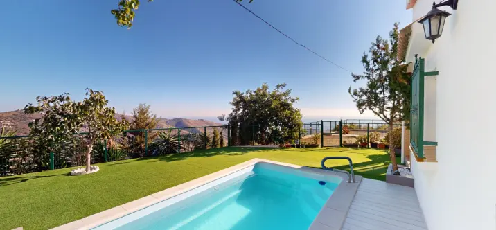 Sale of detached villa in Arenas 3