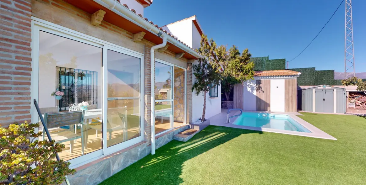 Sale of detached villa in Arenas 5