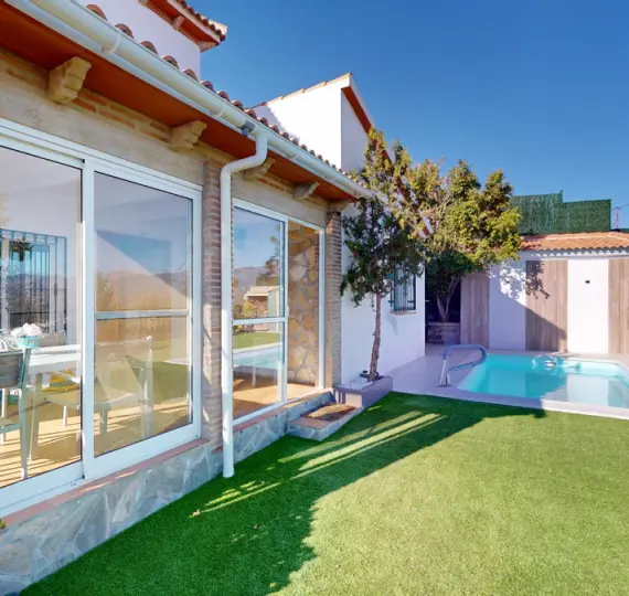 Sale of detached villa in Arenas