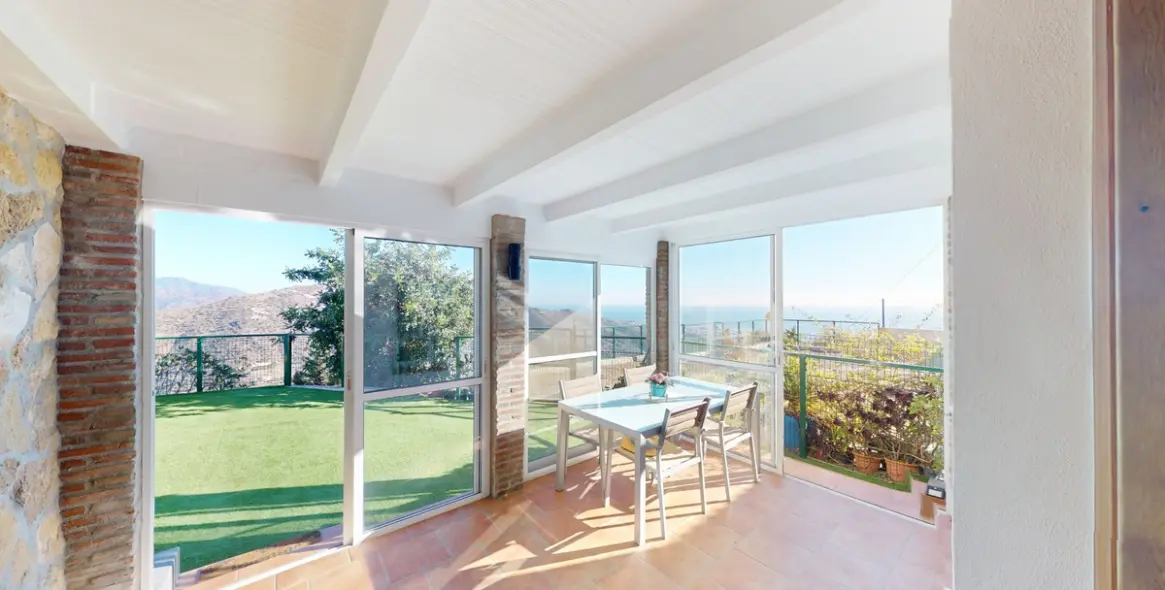 Sale of detached villa in Arenas 6