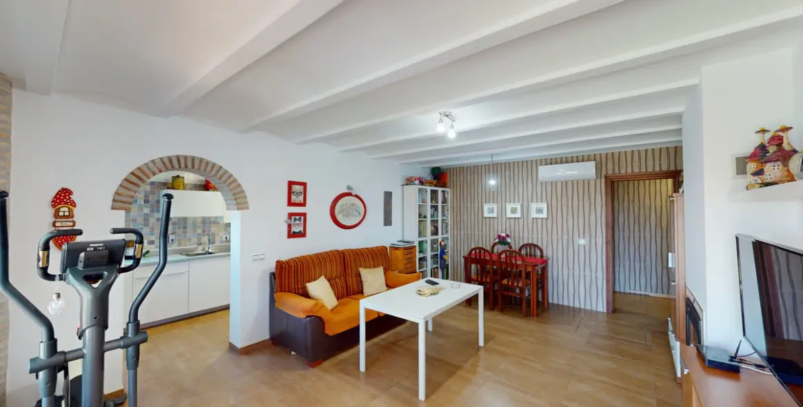 Sale of detached villa in Arenas 8