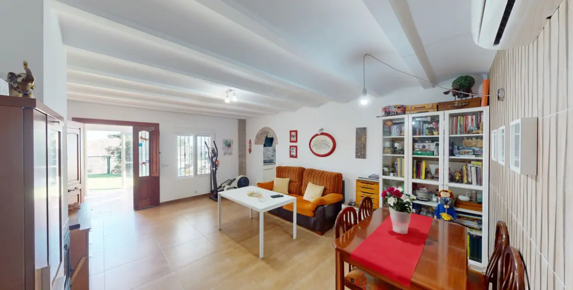 Sale of detached villa in Arenas 13