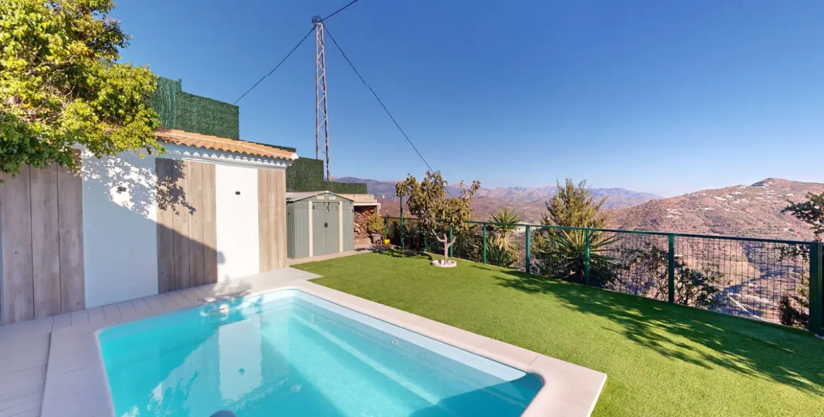 Sale of detached villa in Arenas 24