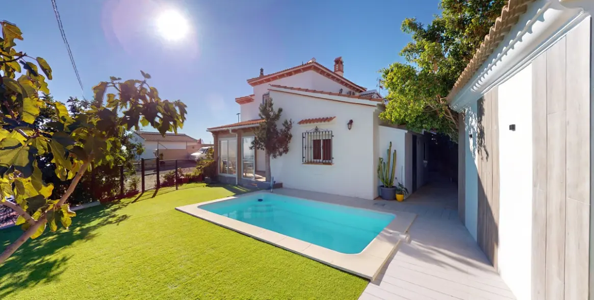 Sale of detached villa in Arenas 25