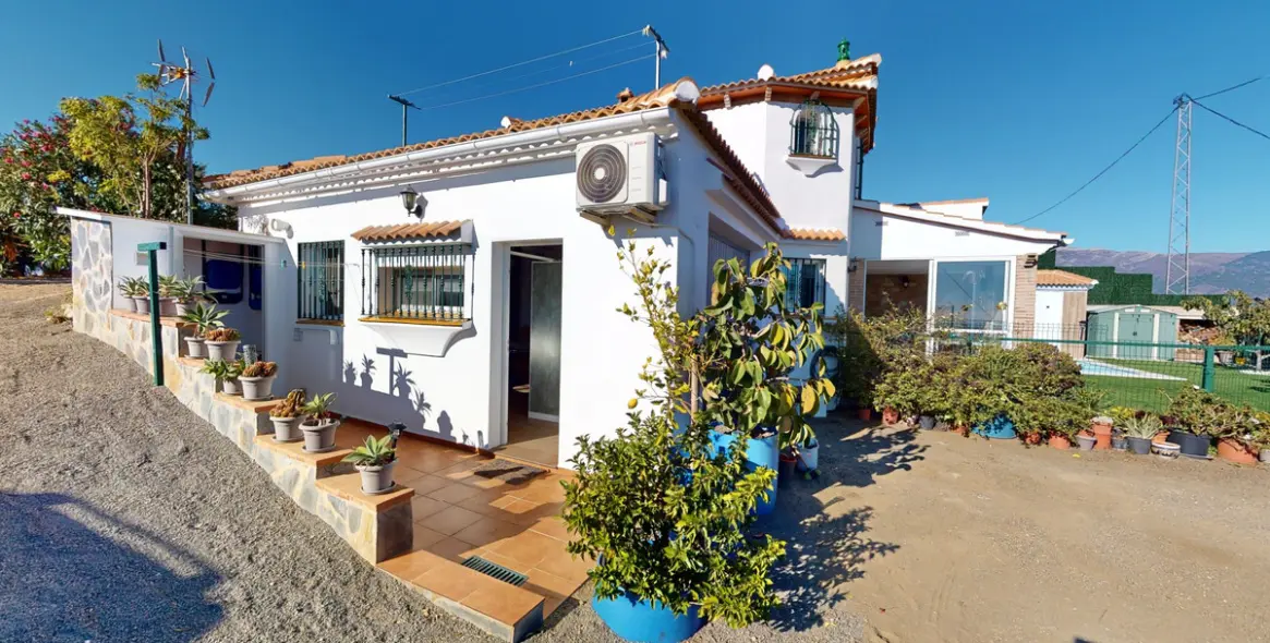 Sale of detached villa in Arenas 27