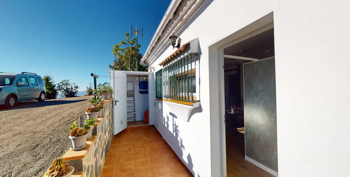 Sale of detached villa in Arenas 28