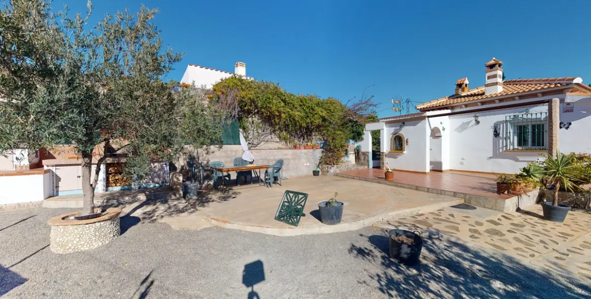Sale of detached villa in Arenas 36