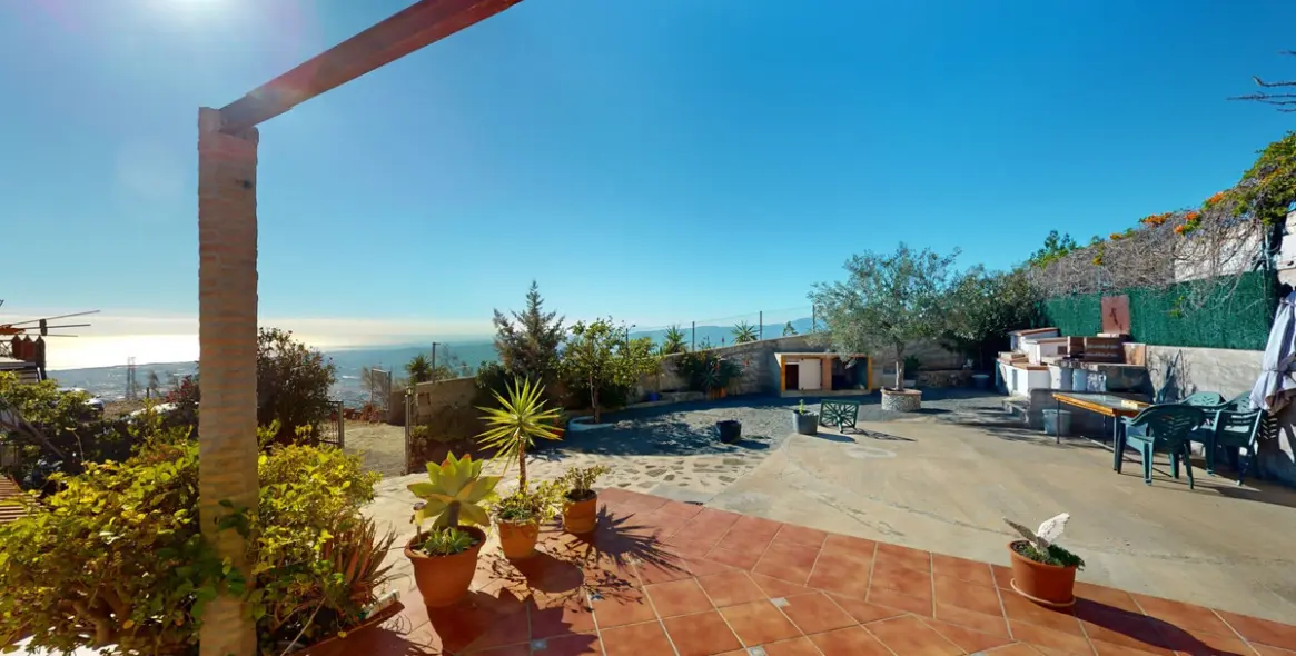 Sale of detached villa in Arenas 40