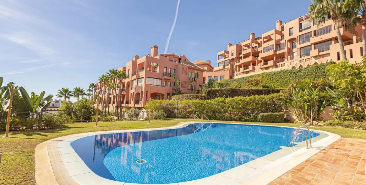 Sale of ground floor apartment in Calahonda 2