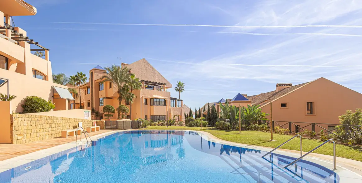 Sale of ground floor apartment in Calahonda 3