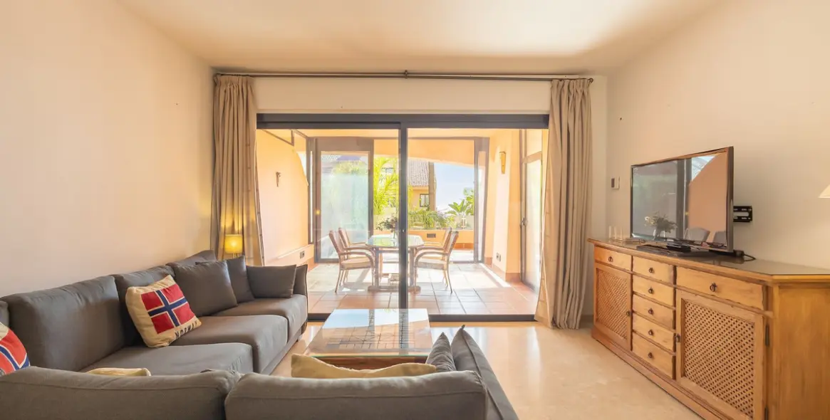 Sale of ground floor apartment in Calahonda 6