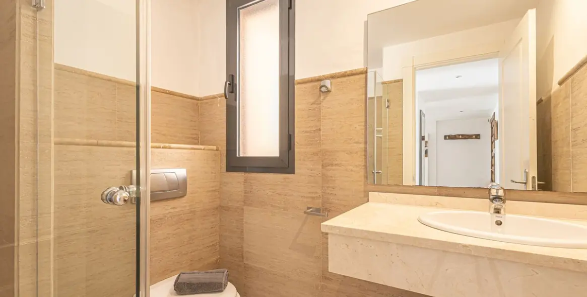 Sale of ground floor apartment in Calahonda 12