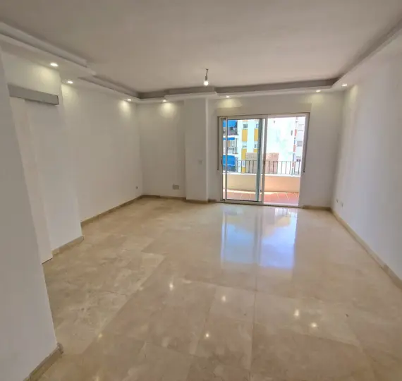 Sale of middle floor apartment in Estepona