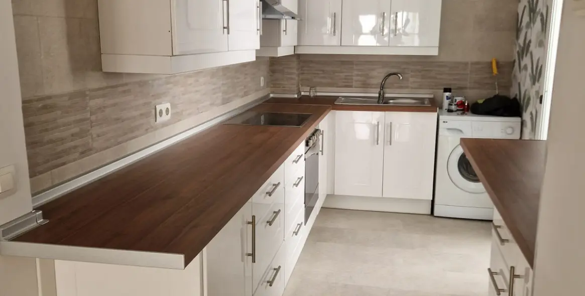 Venta de apartamento en planta media en Estepona 4