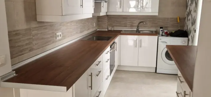 Sale of middle floor apartment in Estepona 3