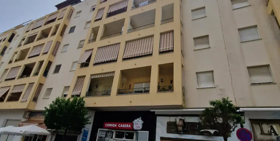 Venta de apartamento en planta media en Estepona 9