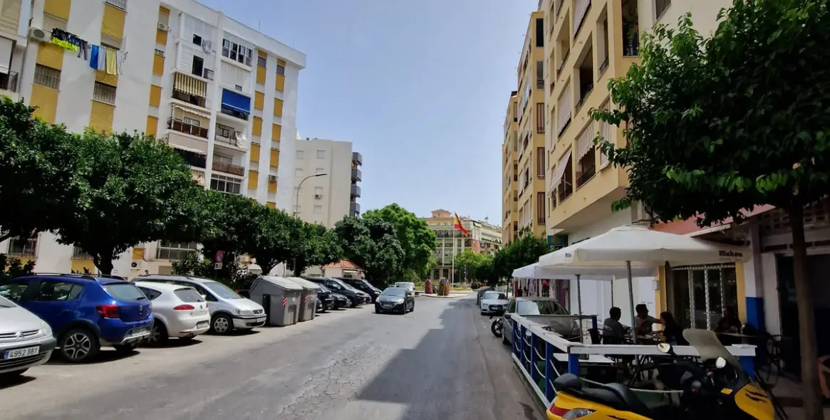 Venta de apartamento en planta media en Estepona 17