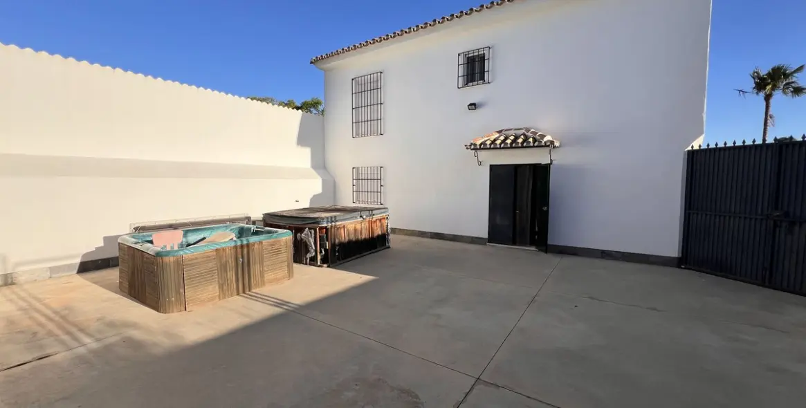 Sale of finca - cortijo in Pizarra 18