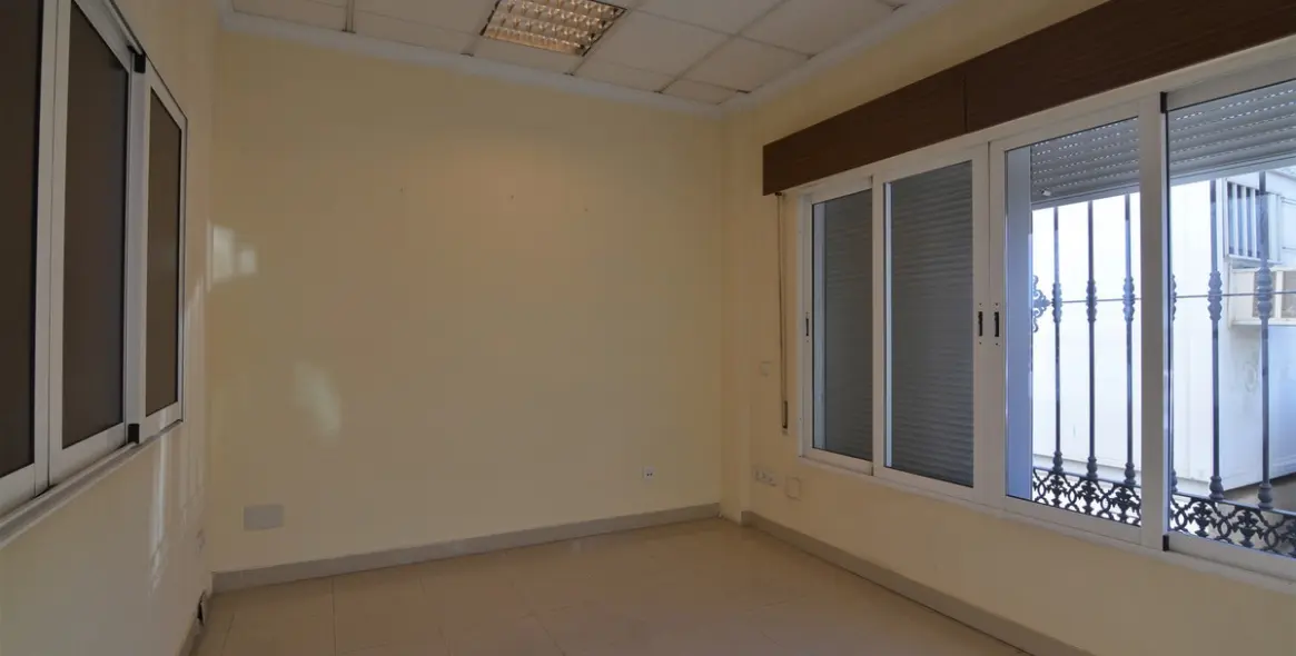 Sale of office in Mijas 11