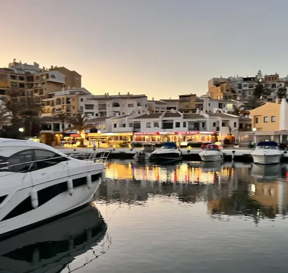 Продажа апартаментов на среднем этаже в Cabopino