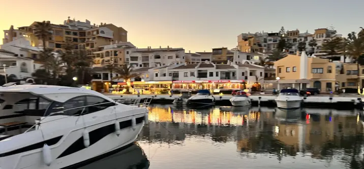 Продажа апартаментов на среднем этаже в Cabopino 1