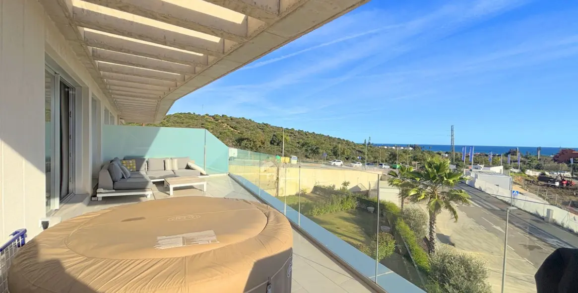 Sale of penthouse in Estepona 1