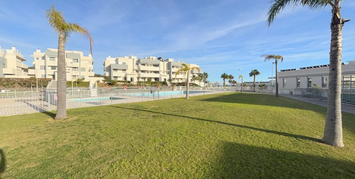 Sale of penthouse in Estepona 3