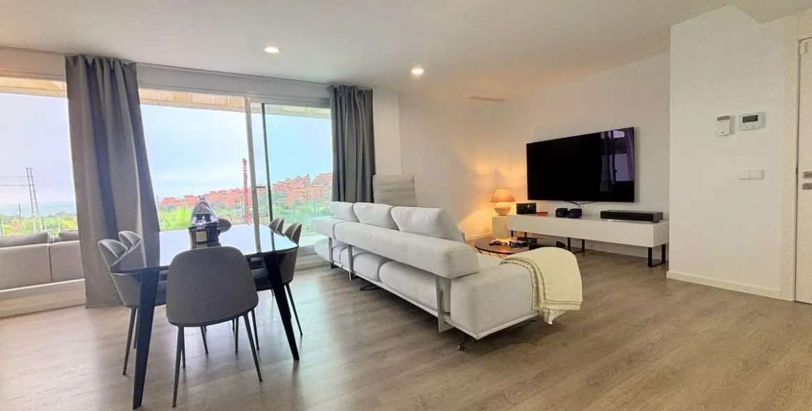 Sale of penthouse in Estepona 4