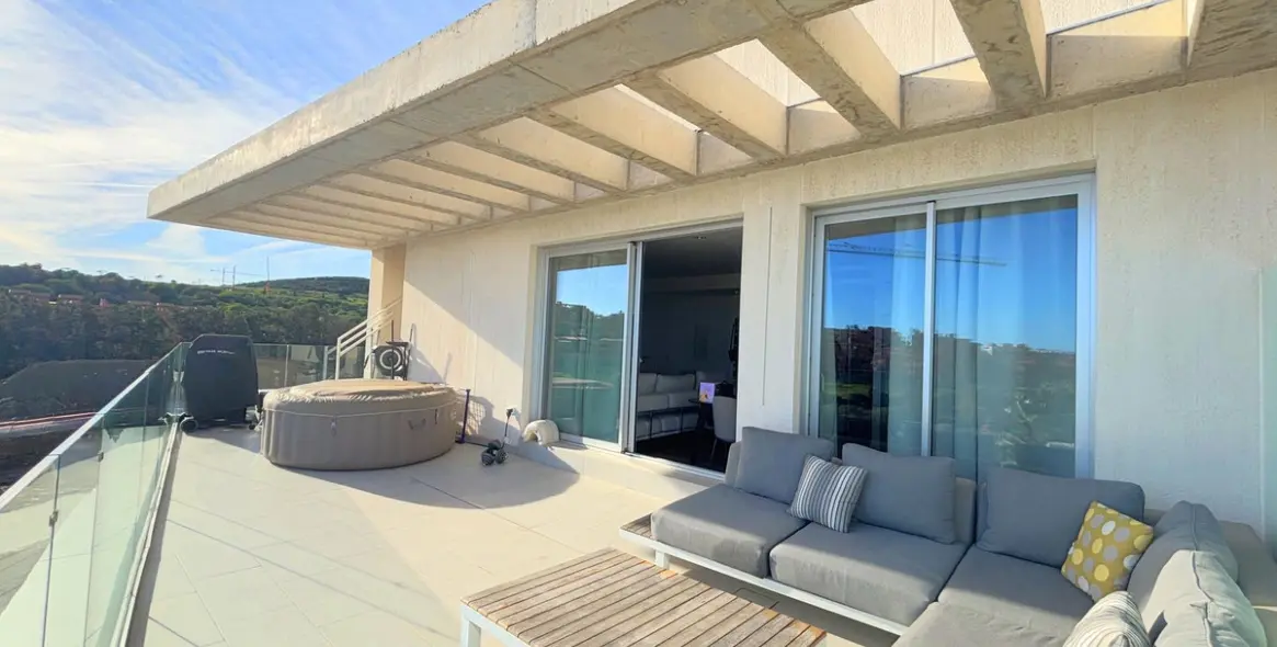 Sale of penthouse in Estepona 11