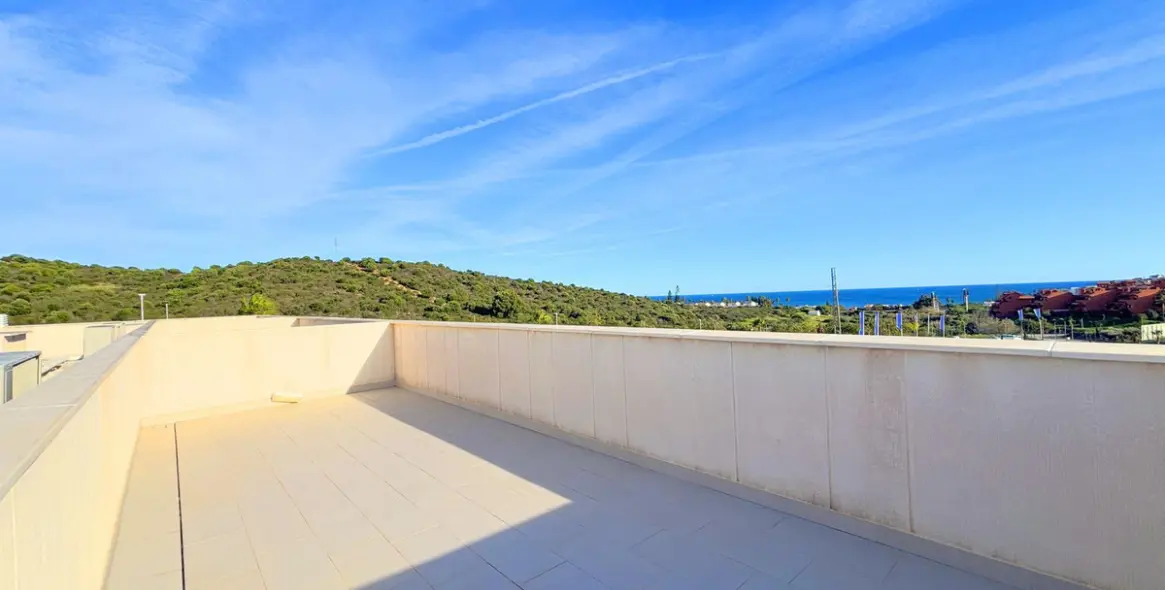Sale of penthouse in Estepona 13