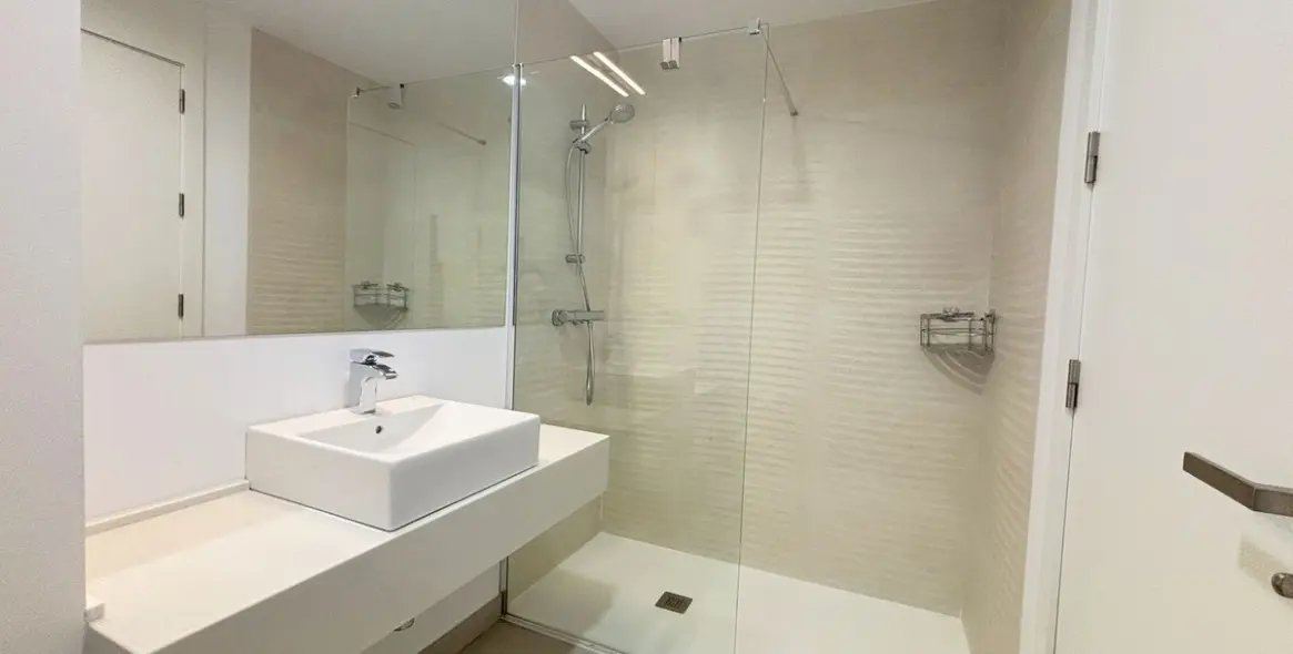 Sale of penthouse in Estepona 15