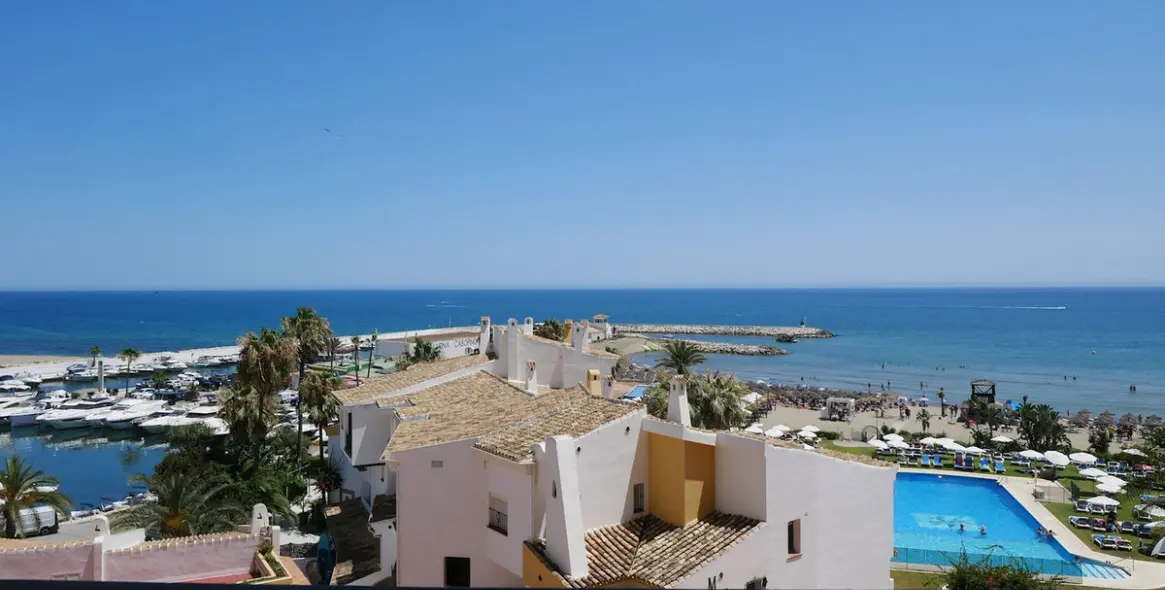 Продажа апартаментов на среднем этаже в Puerto de Cabopino 1