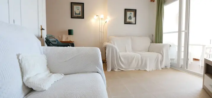 Sale of middle floor apartment in Puerto de Cabopino 1