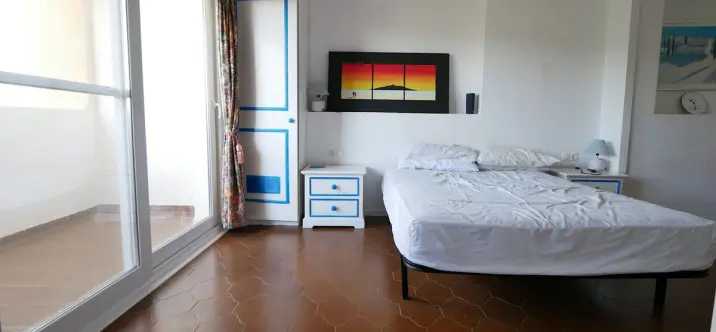 Sale of middle floor apartment in Puerto de Cabopino 2