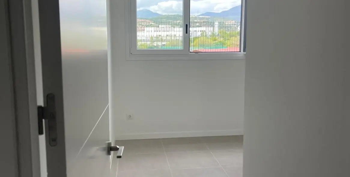 Продажа апартаментов на первом этаже в Estepona (район Estepona) 3