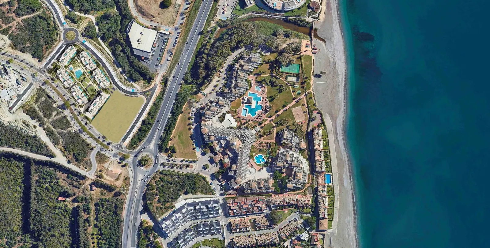 Продажа двухуровневых апартаментов в Estepona 41