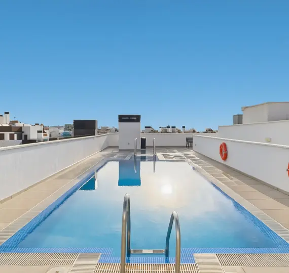 Sale of middle floor apartment in Estepona