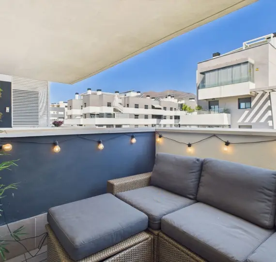 Sale of middle floor apartment in Estepona