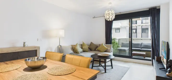 Sale of middle floor apartment in Estepona 2