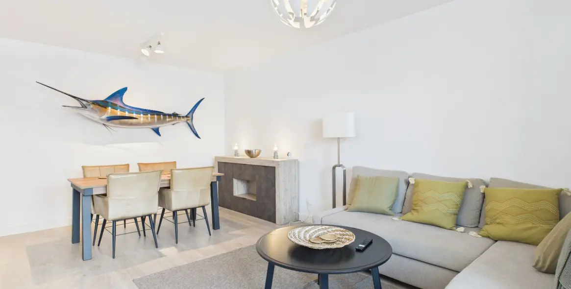 Venta de apartamento en planta media en Estepona 4