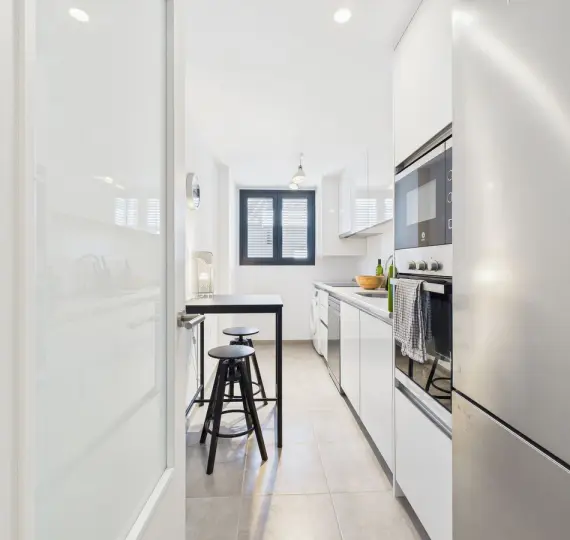 Sale of middle floor apartment in Estepona