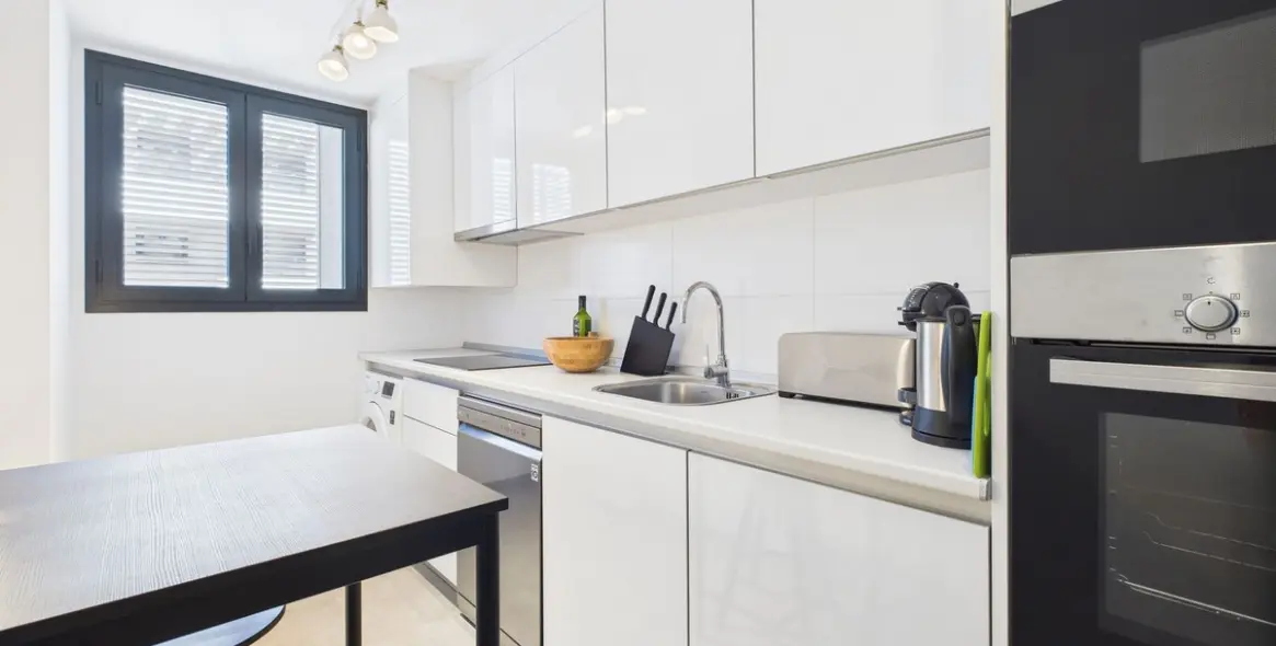 Venta de apartamento en planta media en Estepona 6