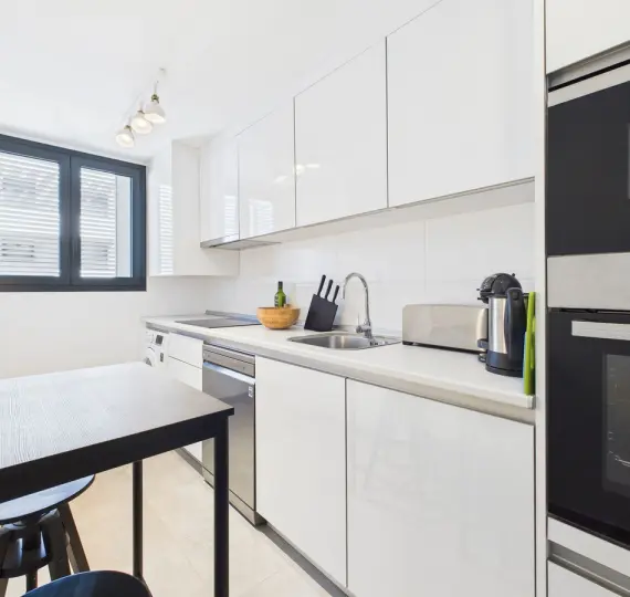 Sale of middle floor apartment in Estepona