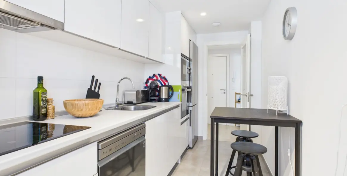 Venta de apartamento en planta media en Estepona 7