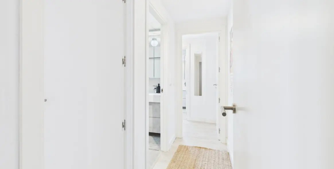 Venta de apartamento en planta media en Estepona 8