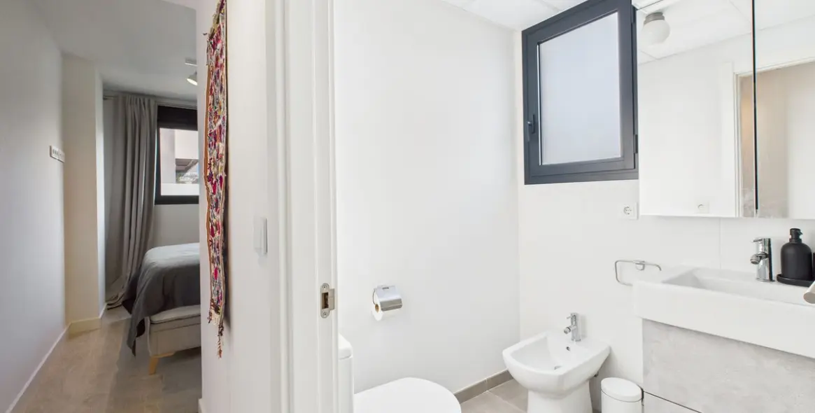 Venta de apartamento en planta media en Estepona 14