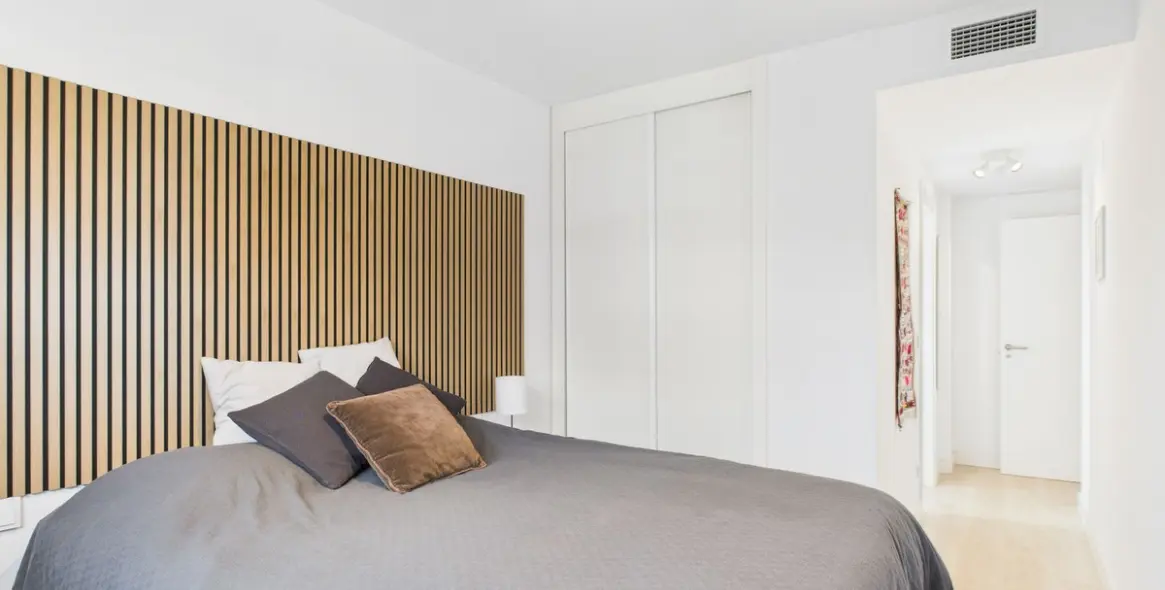 Venta de apartamento en planta media en Estepona 17