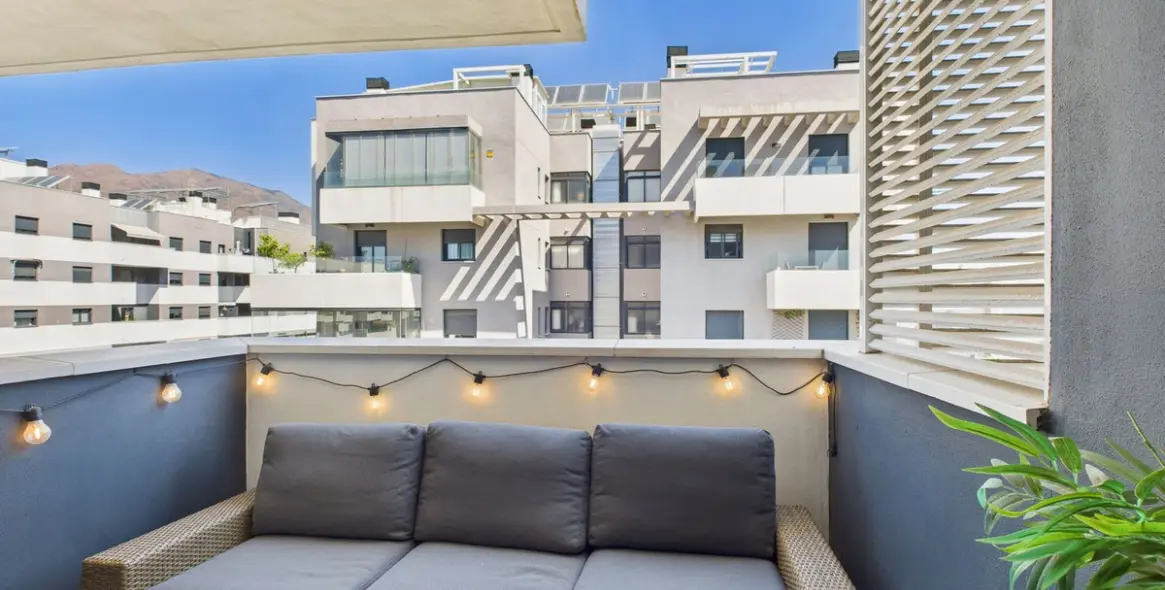 Venta de apartamento en planta media en Estepona 20