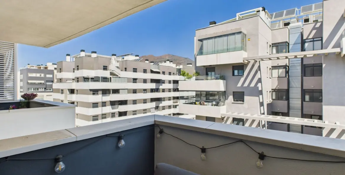 Sale of middle floor apartment in Estepona 21