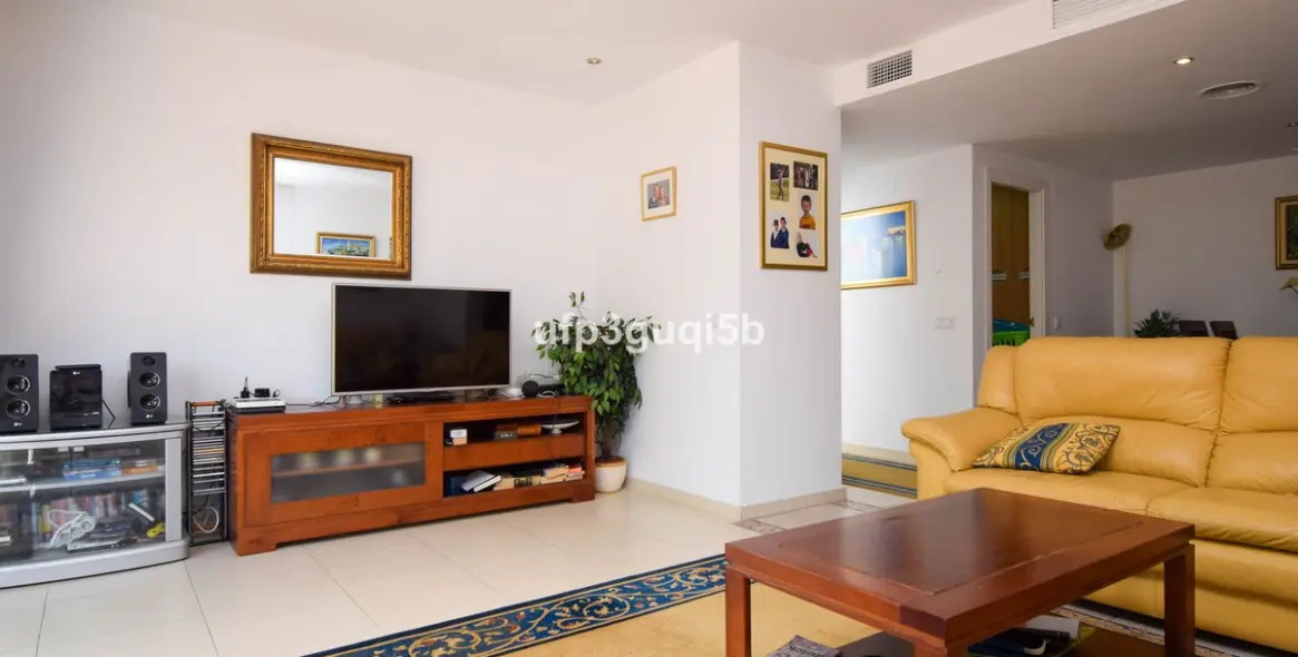 Sale of penthouse in Torrequebrada 11